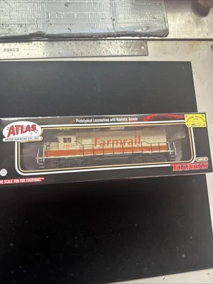 Atlas 10004576 HO FarmRail GP38-2 Diesel Locomotive with DCC & Sound #2302 - Image 1 of 3