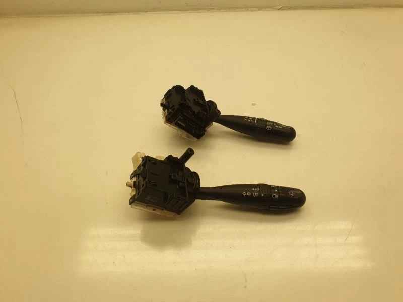 03 04 05 06 07 08 CONJUNTO INTERRUPTOR COLUMNA DIRECCIÓN TOYOTA MATRIX  Foto 1 de 4