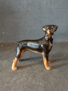 SMALL VINTAGE COOPERCRAFT CERAMIC DOBERMAN DOG FIGURINE WITH LABEL - Picture 1 of 7