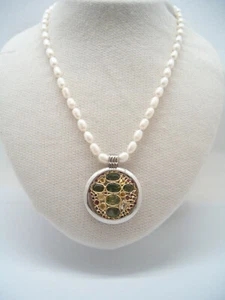 Collana di Perle con Ciondolo in Oro Giallo 18 Kt e Argento con Zaffiri e Rubini - Picture 1 of 9