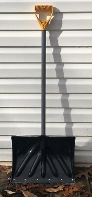 TRUE TEMPER POLY COMBO SNOW SHOVEL WITH D-GRIP - Image 1 of 3
