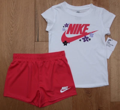 耐克 Girl 2 件套上衣和短裤套装 ~ 白色、Aster 粉红色和紫色 ~ — 第 1/3 张图片