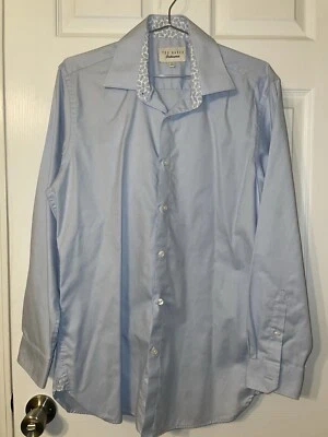 Botón Abajo Slim Fit 15.5 32/33 Hojas de Borde en Contraste Foto 1 de 4