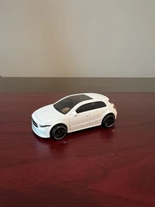 2019 Hot Wheels #201 Factory Fresh 5/10 '19 Mercedes-Benz A-Klasse weiß lose  - Bild 1 von 5