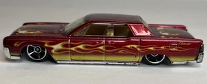 Hot Wheels 2010 rosso con fiamme 64 Continental Low Rider pressofuso sciolto 1:64 ~GG - Foto 1 di 13
