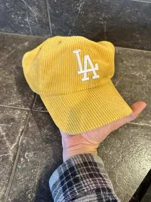 Boné de beisebol amarelo mostarda marca Los Angeles Dodgers veludo Strapback 47 - Imagem 1 de 4