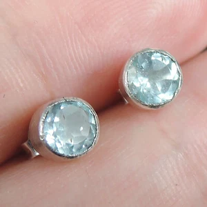 Pendientes pequeños de topacio fino azul de plata de ley 925 tachuelas joyería, - Imagen 1 de 5