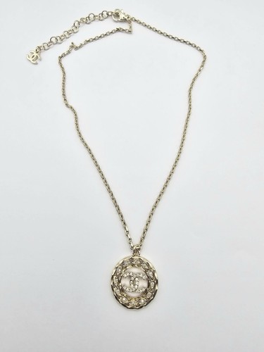 Collana Chanel CC oro tondo cristallo pendente 2024