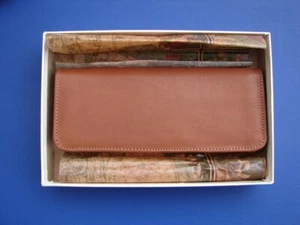 BRAND NEW IN BOX Levenger Leather Tan Zipper Pen Case Wrap Roll 7" X 3" - Picture 1 of 13