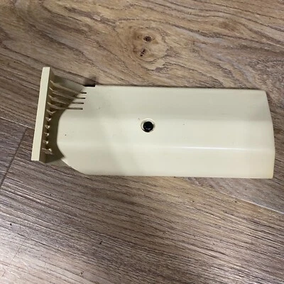 Singer 6268 Sewing Machine Replacement OEM Part Bottom Cover - Image 1 of 2