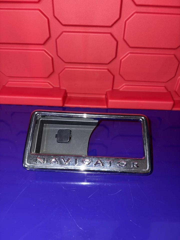 2007-2014 Lincoln Navigator Inside Right Passenger Side Door Handle Trim Bezel - Image 1 of 1