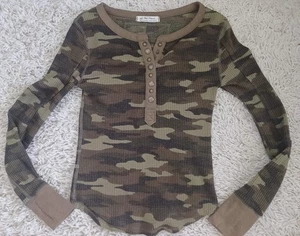 Free People We The Free Camo Thermal Henley Top Small Waffle Knit Thumbholes - Picture 1 of 8