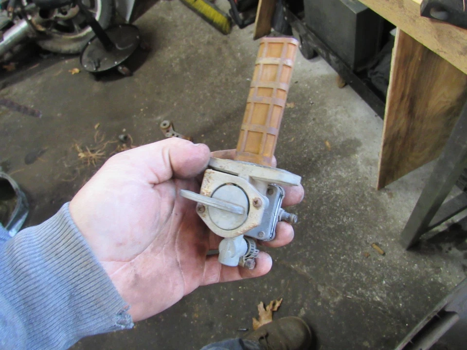 Kawasaki ZX750 GPZ 750 1983 gasolina combustible llave grifo caño apagado Foto 1 de 1