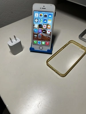 Apple iPhone SE (1st Generation) A1662 Unlocked, 64GB, Gold - Image 1 of 4