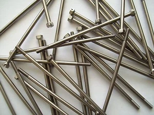 2 THROUGH BOLTS STAINLESS LUCAS DYNAMO E3L, E3LM.200732 BSA,TRIUMPH, AJS,NORTON - Imagen 1 de 2