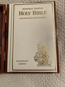 1976 Vintage Holy Bible Memorial Edition Concordance Protestant Cedar Wood Box - Picture 1 of 12