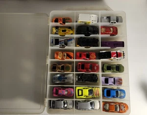 Estuche de coche Hot Wheels y 48 vehículos - Imagen 1 de 8
