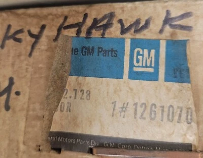 Bisel de faros R.H. Buick Skyhawk 1979-1980 G.M. #1261070 Foto 1 de 4