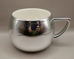 Starbucks Holiday 2013 Metallic Silver Mirror-Finish 14 oz Round Bulb Orb Mug - Picture 1 of 5