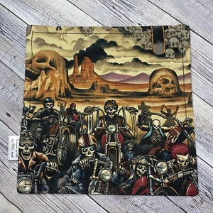 EDC HANK MIT MIKROFASER 8,5" - RIDERS ON THE STORM MOTORRAD SKULLS TASCHENTUCH - Bild 1 von 2