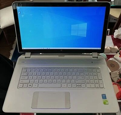 Portátil HP ENVY Intel Core i7-5500U 12 GB de memoria 1 TB HDD NVIDIA GeForce 840M 17,3" Foto 1 de 4