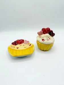 Ceramic Cupcake W/Hearts Trinket Dish & Storage Container Set Jewelry Box Lid - Picture 1 of 3