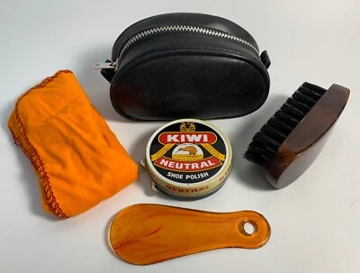 Kit de Viaje Compacto Brillo Zapato Neutro KIWI De Colección Cepillo, Cera, Paño, Estuche Foto 1 de 4