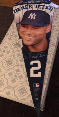 WinCraft Giant NY Yankees Derek Jeter Photo Felt Pennant New NWT 2009 Cover