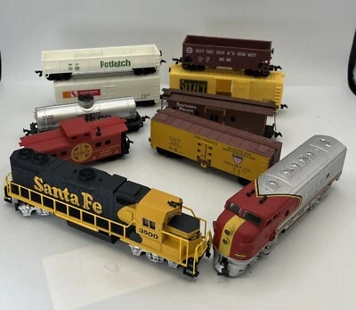 HO Scale Life-Like Train GP38 Santa Fe Diesel Locomotive 3500 & Engine W/8 Cars - Image 1 of 4