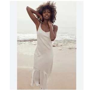 Lulus Strictly Romance weißes Satinkleid ärmellos Rüschensaum Midi Größe S - Bild 1 von 8