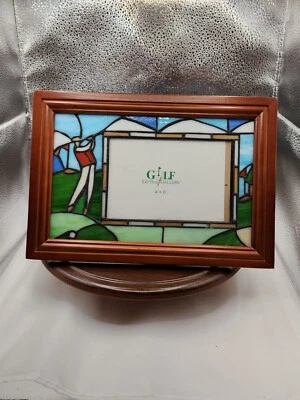 Marco de fotos de trabajo de vitrales con tema de golf.  Colorido, 11 1/4 X 8", sin marca  Foto 1 de 4