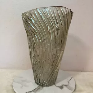 Vaso vintage in vetro vorticoso a costine ondulate 12" 3,5 libbre talpa iridescente senza marchio - Foto 1 di 16