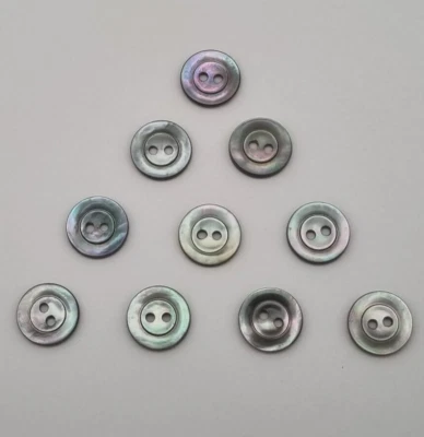 10 graue Perlmutt Knöpfe 2-Loch 13 mm / Mother-of-Pearl Button Bouton Nacre D9 - Bild 1 von 3