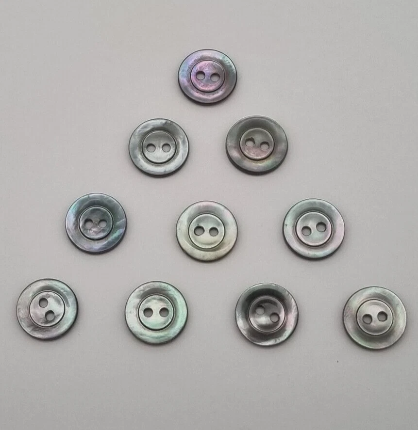 10 graue Perlmutt Knöpfe 2-Loch 13 mm / Mother-of-Pearl Button Bouton Nacre D9 - Bild 1 von 3