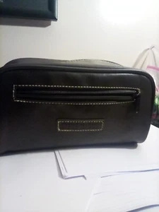NEU Steve Madden Reisetasche / Kulturbeutel - Braun KOSTENLOSER VERSAND - Bild 1 von 3