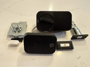 Cerradura Yale Assure 2 cerrojo cerradura de puerta de entrada sin llave huella digital YRD450-F-WF1-BSP - Imagen 1 de 6