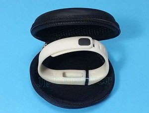 1 kleines WEISSES BAND für FITBIT FLEX mit schwarzer eleganter Lederschutzhülle  - Bild 1 von 5
