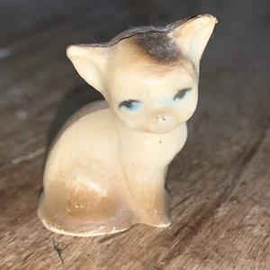 vintage siamese cat figurine Blue Eyes japan Plastic 1.5" X 1" Miniature Kitten - Picture 1 of 9