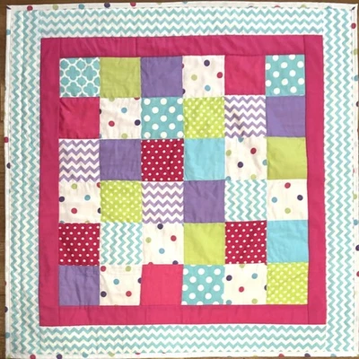 Manta de cuna hecha a mano para bebé 40" x 40" colores brillantes cuadrados y diseños NUEVO Foto 1 de 3