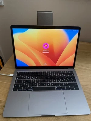 Macbook Pro 2017 / 13.3 / 2,3GHz / 256GB / 16GB / DEU - Bild 1 von 4