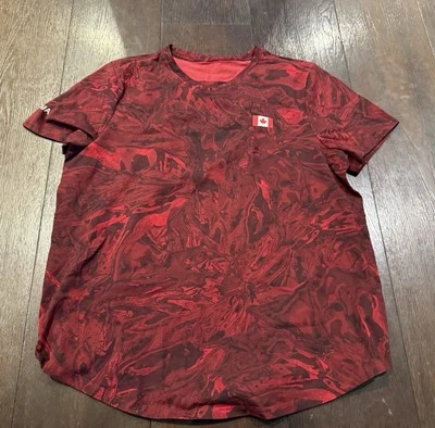 *NUEVO SIN ETIQUETAS* Camiseta Lululemon Love Manga Corta Equipo Canadá Juegos Olímpicos Rojo Camuflaje talla 2 Foto 1 de 4