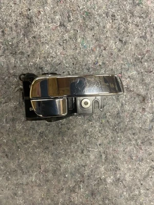 Manija de puerta interior delantera derecha Nissan Pathfinder 2005-2012 80670EA000 OEM Foto 1 de 4