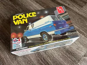 AMT Retro Chevrolet NYPD Police Van Model Kit SIGILLATO IN FABBRICA Paddy Wagon! - Foto 1 di 7