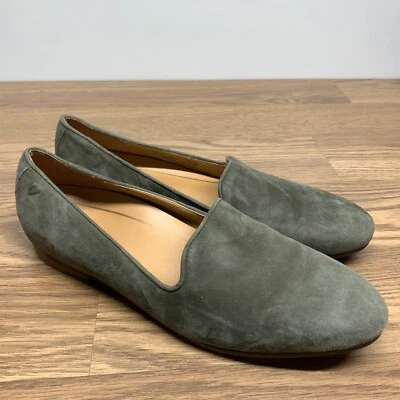 Zapatos informales mocasines de cuero sin cordones verdes planos de gamuza Vionic Willa para mujer Foto 1 de 4