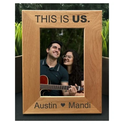 Marco de fotos personalizado "This Is Us" - Grabado regalo de boda o aniversario Foto 1 de 4