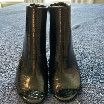 Botín Charles by Charles David Snake Fable Peep Toe Tacón 6 Foto 1 de 3