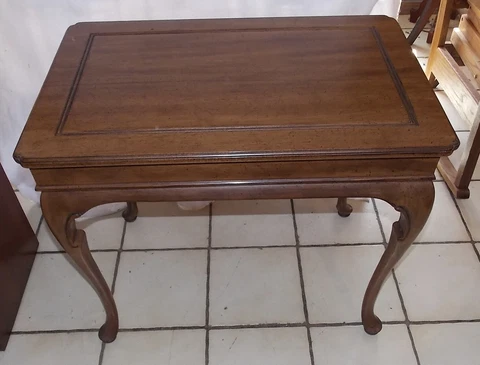 Walnut Georgian Court Tea Table / End Table by Davis  (ET432) Cover