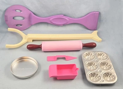 Easy Bake Oven  2 Pans, 2 Pushers, 1 Warming Cup, 1 Utensil, 1 Rolling Pin - Image 1 of 4
