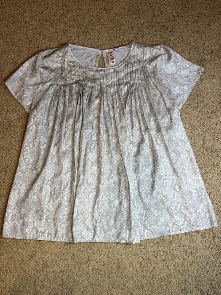 Blusa para mujer Dolan by Anthropologie mediana plisada piel de serpiente ligera Foto 1 de 4