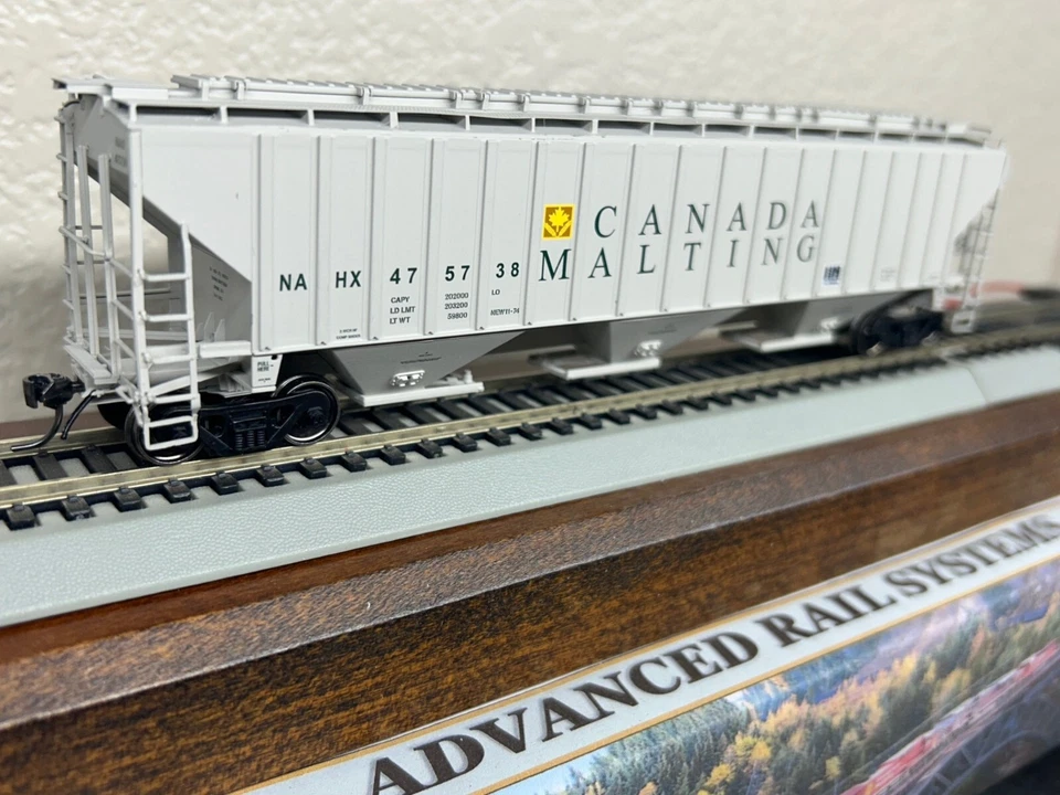 CANADA MALTING  4750 cu ft 18  RIB SIDED COVERED 3-BAY HOPPER CAR- HO Scale NEW - Image 1 of 4